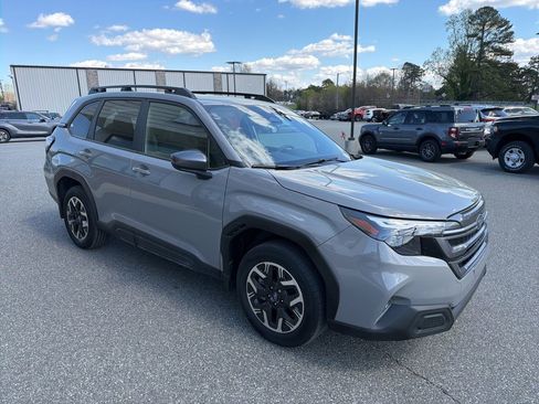 Used 2025 Subaru Forester Premium w/ Convenience Package #1 image 9