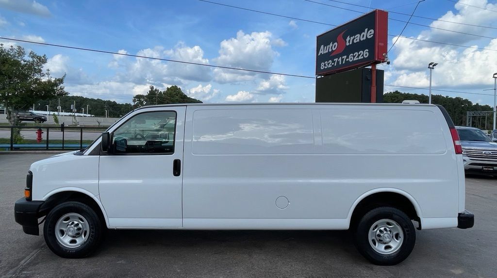 Used 2017 Chevrolet Express 2500 Extended RWD image 6