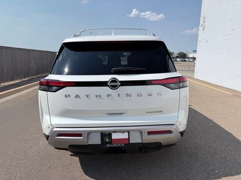 Certified 2024 Nissan Pathfinder Platinum FWD image 7