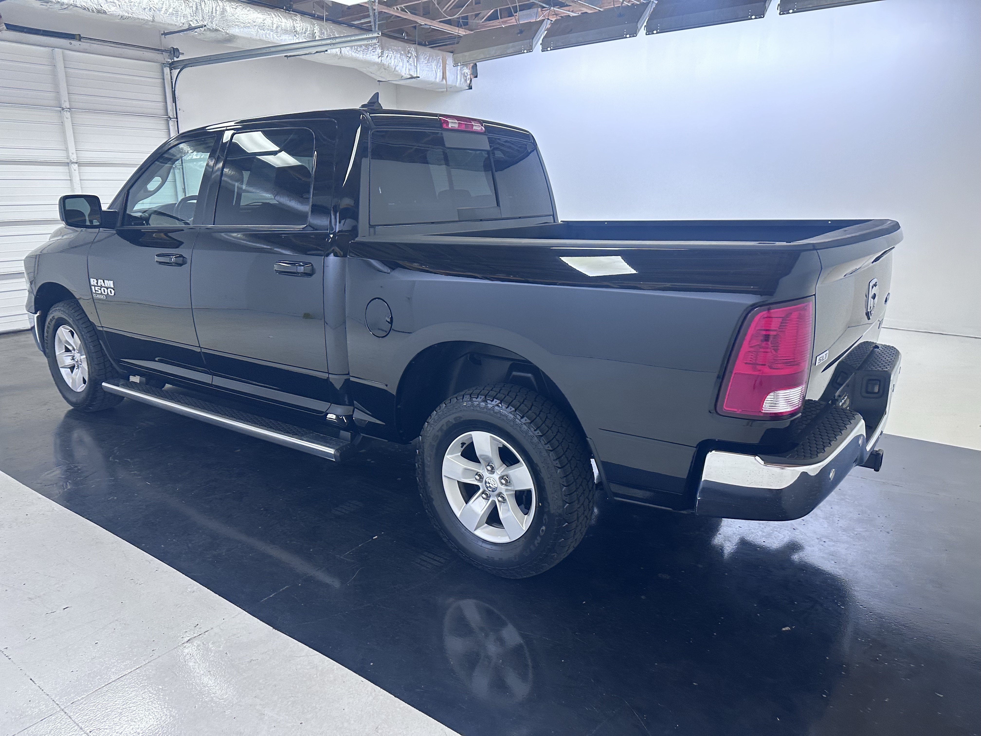 Used 2019 RAM 1500 Classic SLT w/ Luxury Group AWD/4WD image 11
