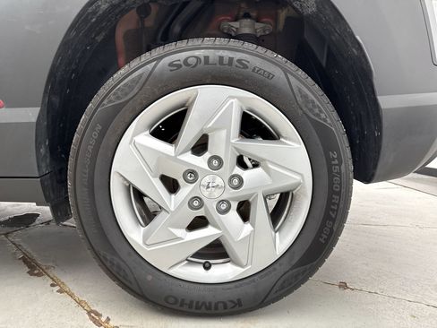 Used 2024 Hyundai Kona SE image 25