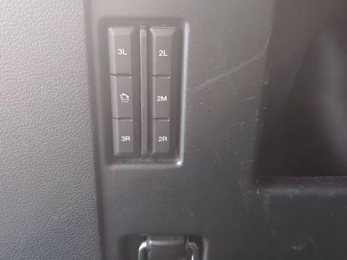 Used 2020 Ford Expedition XLT w/ Equipment Group 202A AWD/4WD image 9