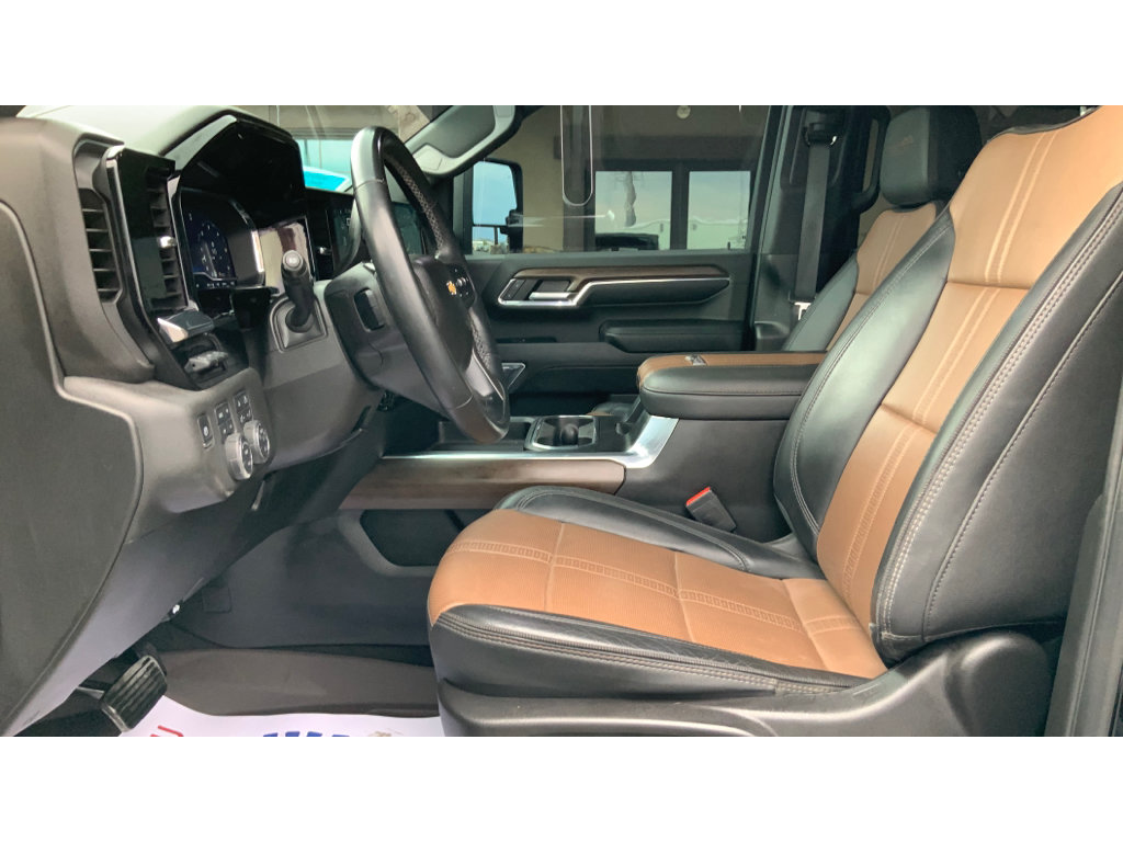 Used 2024 Chevrolet Silverado 3500 High Country w/ High Country Premium Package AWD/4WD image 9