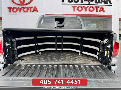 Used 2021 Toyota Tacoma TRD Off-Road w/ TRD Premium Off Road Package AWD/4WD image 32