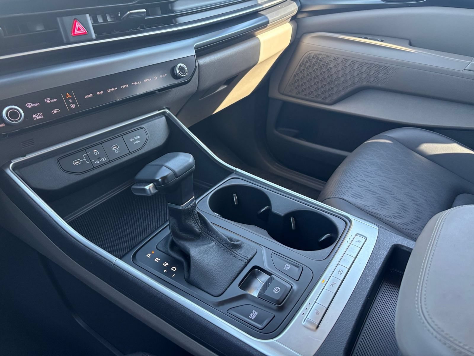 Used 2026 Kia Carnival FWD image 43