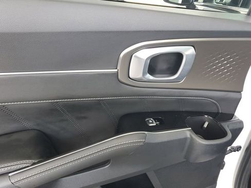 Certified 2022 Kia Sorento SX image 10