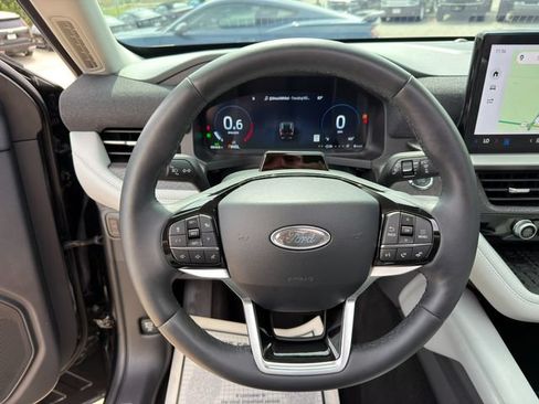 Used 2025 Ford Explorer Platinum w/ Ultimate Package AWD/4WD image 46