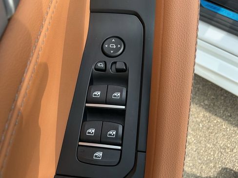 Used 2025 BMW X6 xDrive40i w/ Climate Comfort Package image 25