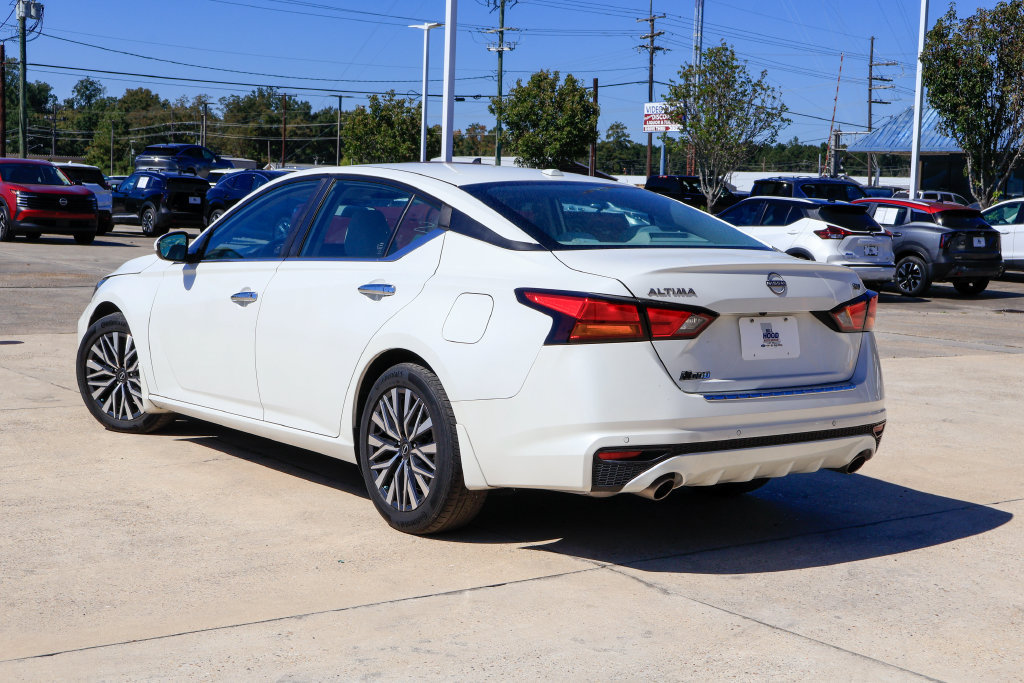 Used 2023 Nissan Altima 2.5 SV w/ SV Premium Package FWD image 2