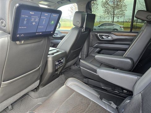 Used 2021 Chevrolet Tahoe High Country w/ Premium Package image 21