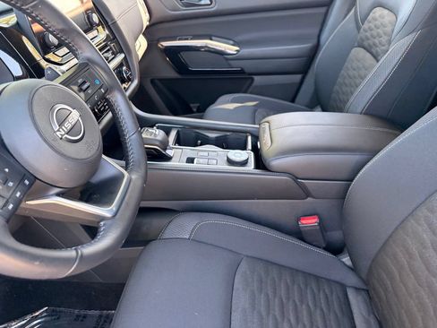 Certified 2025 Nissan Pathfinder SV w/ Cargo Package AWD/4WD image 17