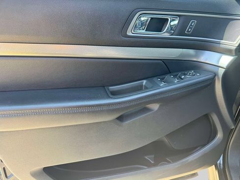 Used 2018 Ford Explorer XLT w/ Equipment Group 202A AWD/4WD image 15