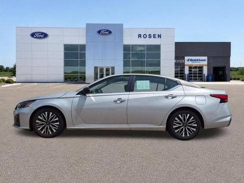 Used 2024 Nissan Altima 2.5 SV FWD image 6