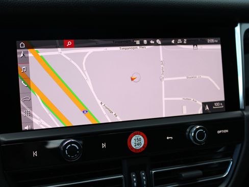 New 2026 Porsche Macan image 18