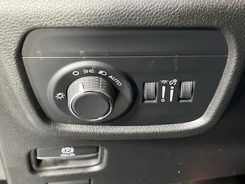 Used 2023 Jeep Grand Cherokee Altitude image 10