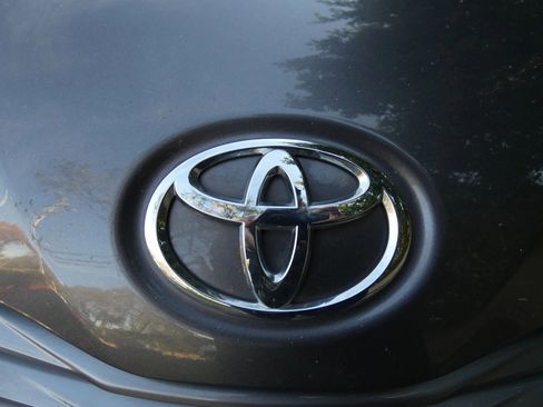 Used 2017 Toyota Sienna XLE image 75