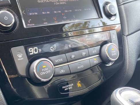 Used 2019 Nissan Rogue SV image 19