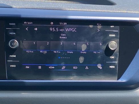 Certified 2023 Volkswagen Taos SE image 9