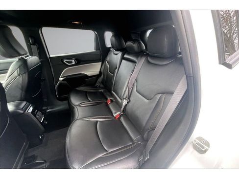 Certified 2024 Jeep Compass Limited image 23