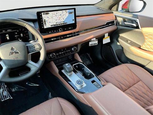 New 2025 Mitsubishi Outlander SEL image 28