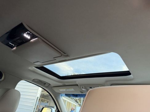 Used 2016 Cadillac Escalade Luxury image 33