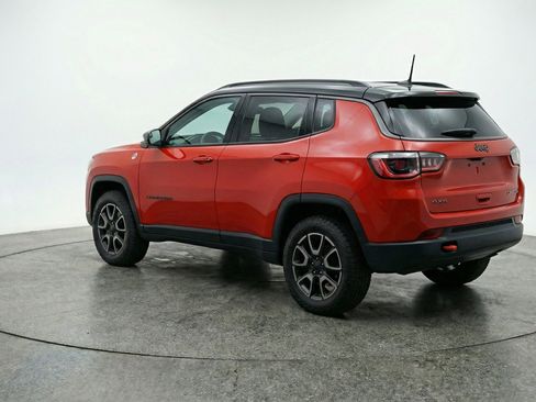 Used 2025 Jeep Compass Trailhawk AWD/4WD image 6