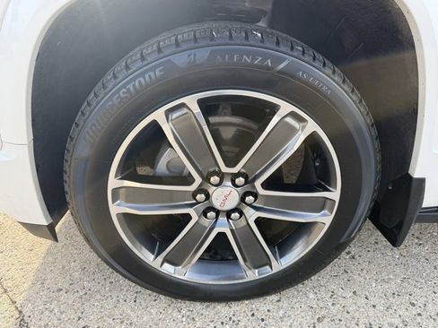 Used 2018 GMC Acadia Denali image 9