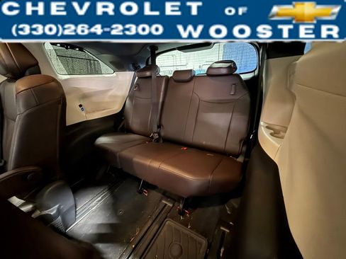 Used 2022 Toyota Sienna Platinum image 16