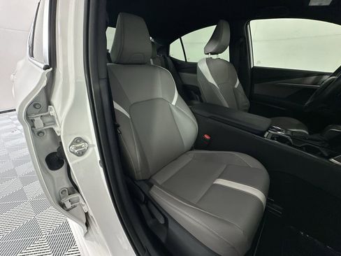Used 2025 Toyota Camry SE w/ Convenience Package FWD image 26