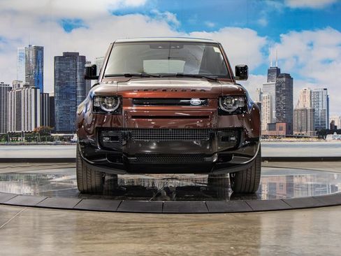 New 2025 Land Rover Defender 130 X-Dynamic SE image 3