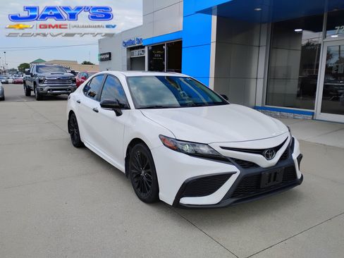 Used 2022 Toyota Camry SE AWD/4WD image 1