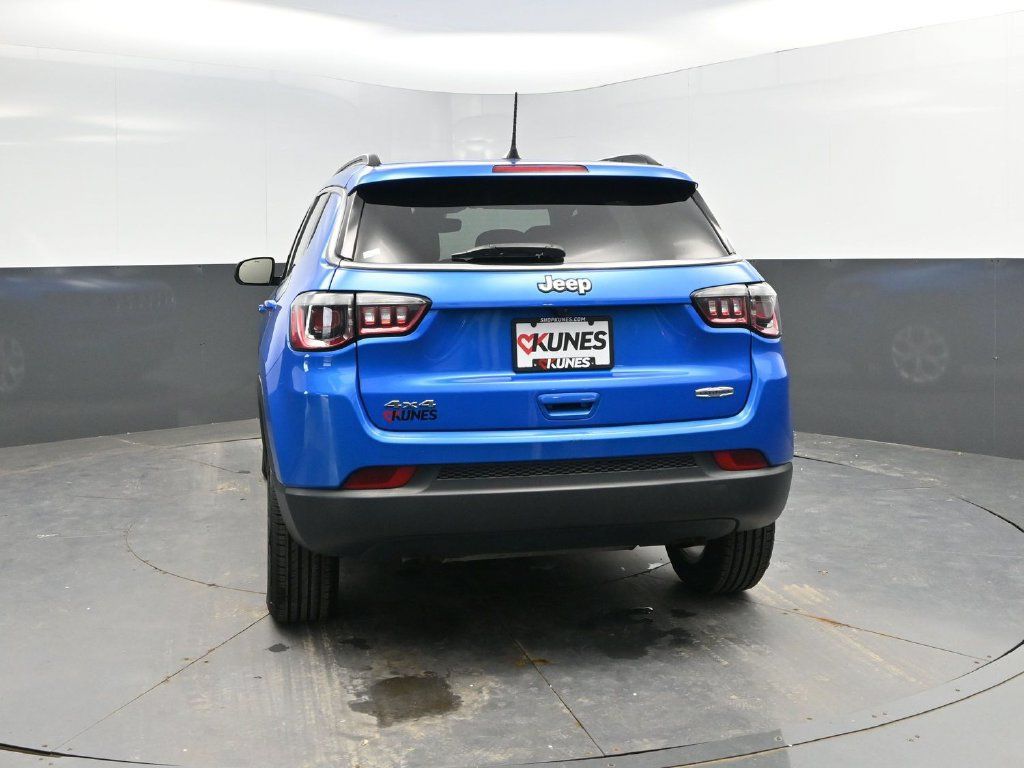 Used 2024 Jeep Compass Latitude AWD/4WD image 6