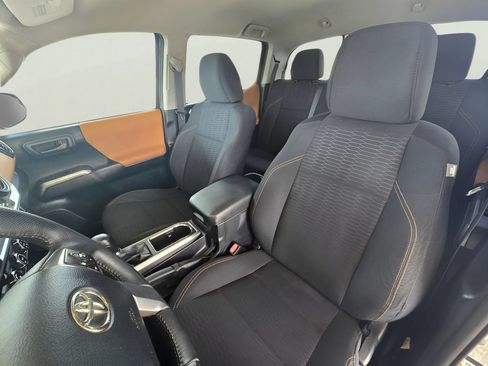 Used 2016 Toyota Tacoma SR5 RWD image 5