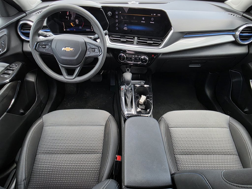 Used 2025 Chevrolet Trax LT FWD image 17