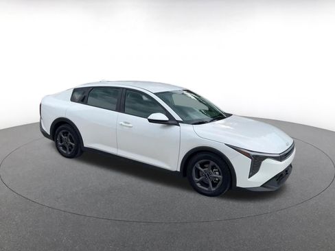 Used 2025 Kia K4 FWD image 2