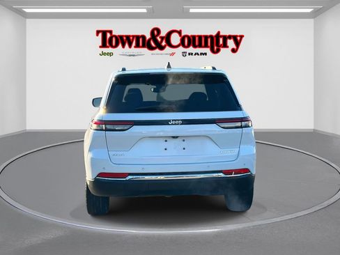 Certified 2023 Jeep Grand Cherokee Laredo w/ Luxury Tech Group I image 6