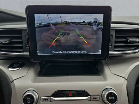 Used 2023 Ford Explorer XLT w/ Equipment Group 202A AWD/4WD image 19