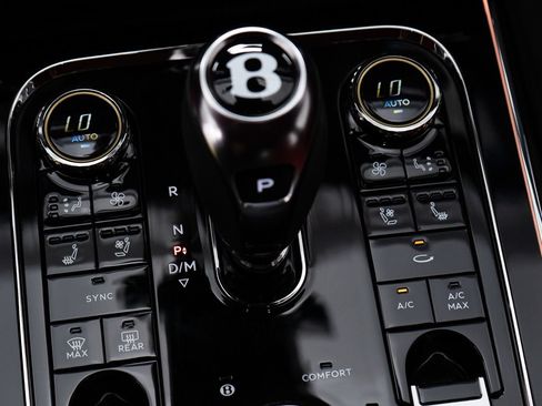 Used 2025 Bentley Flying Spur Plug-In Hybrid AWD/4WD image 35