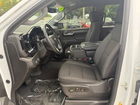 Used 2025 Chevrolet Silverado 1500 LT AWD/4WD image 18