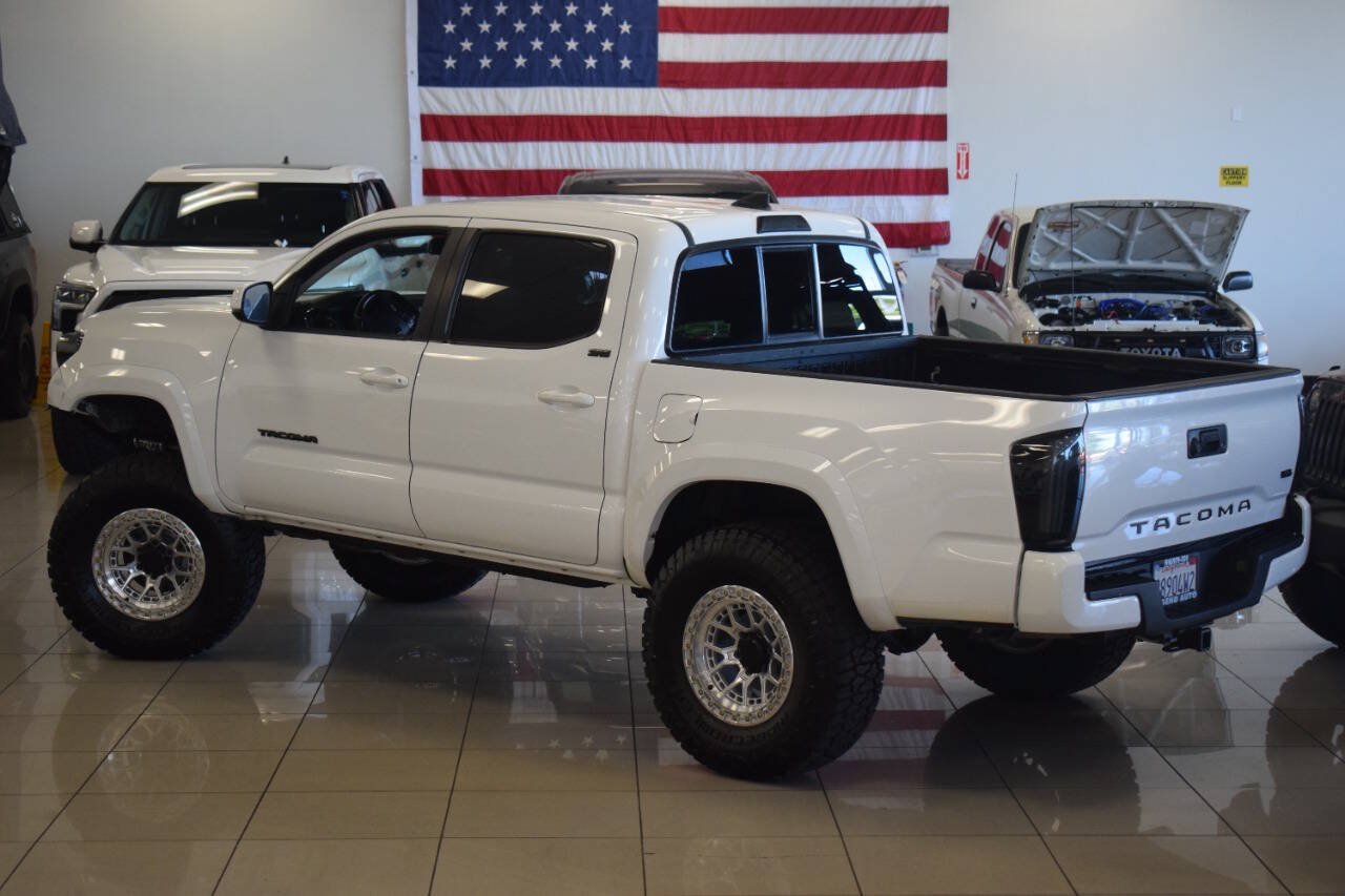 Used 2017 Toyota Tacoma SR5 RWD image 4