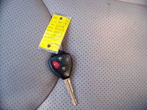 Used 2008 Toyota RAV4 Limited AWD/4WD image 30
