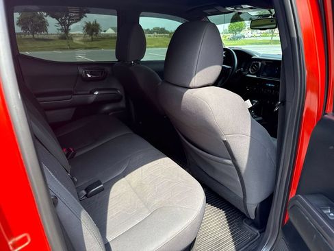 Used 2017 Toyota Tacoma TRD Sport w/ Premium & Technology Package AWD/4WD image 12