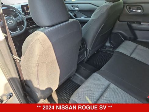 Used 2024 Nissan Rogue SV FWD image 18