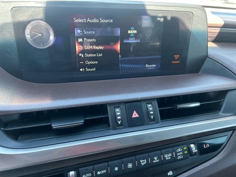 Used 2021 Lexus ES 300h w/ Premium Package FWD image 25