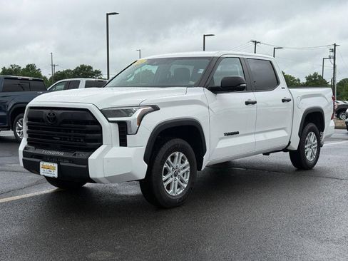 Used 2024 Toyota Tundra SR5 w/ SR5 Convenience Package AWD/4WD image 8