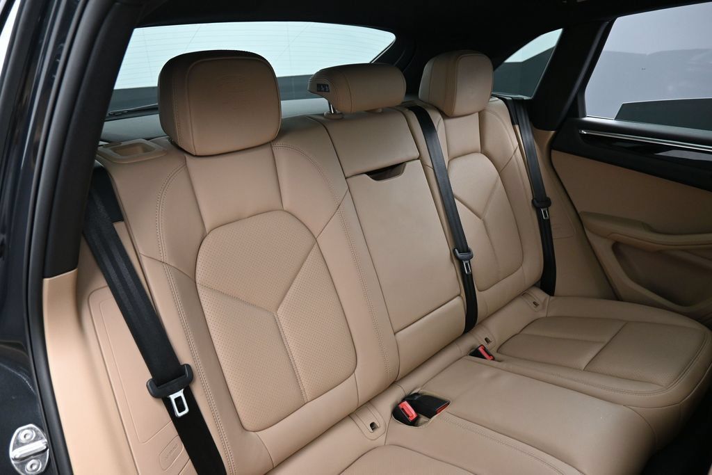 Certified 2026 Porsche Macan AWD/4WD image 27
