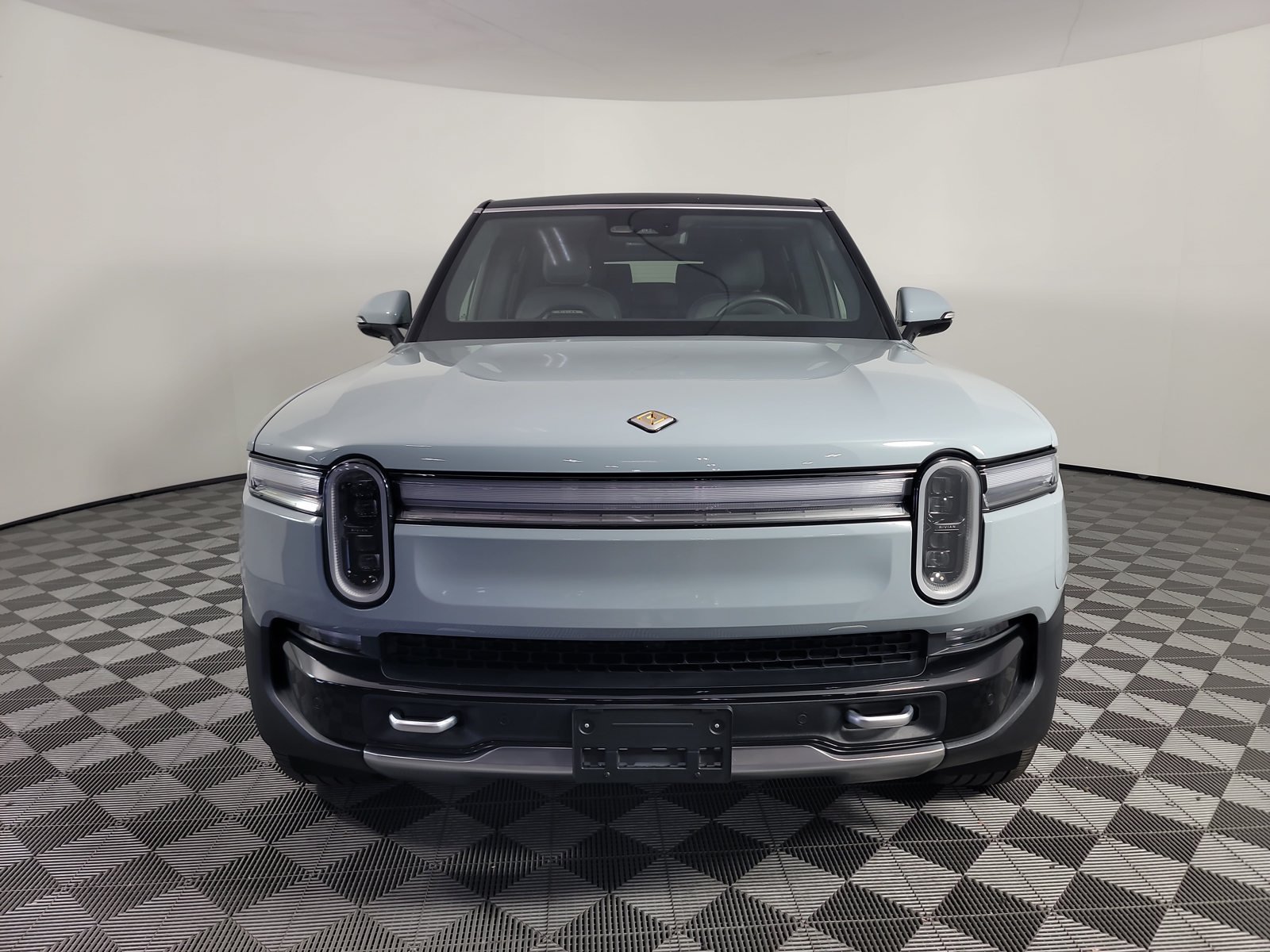 Used 2025 Rivian R1S Adventure Dual AWD/4WD image 8