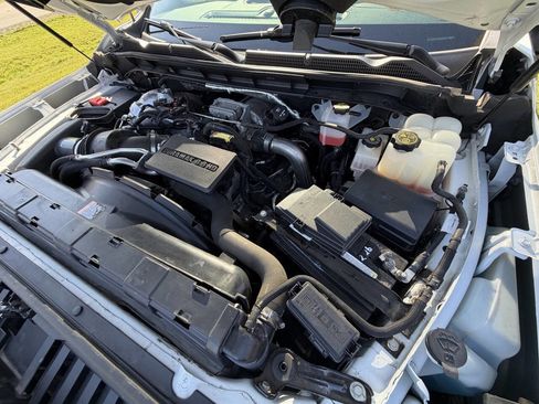 Used 2023 GMC Sierra 3500 Pro w/ Convenience Package image 30