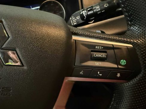 Used 2023 Mitsubishi Outlander SE image 30