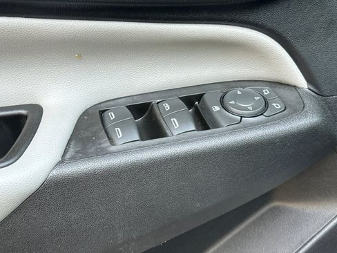 Used 2020 Chevrolet Equinox LS FWD image 13